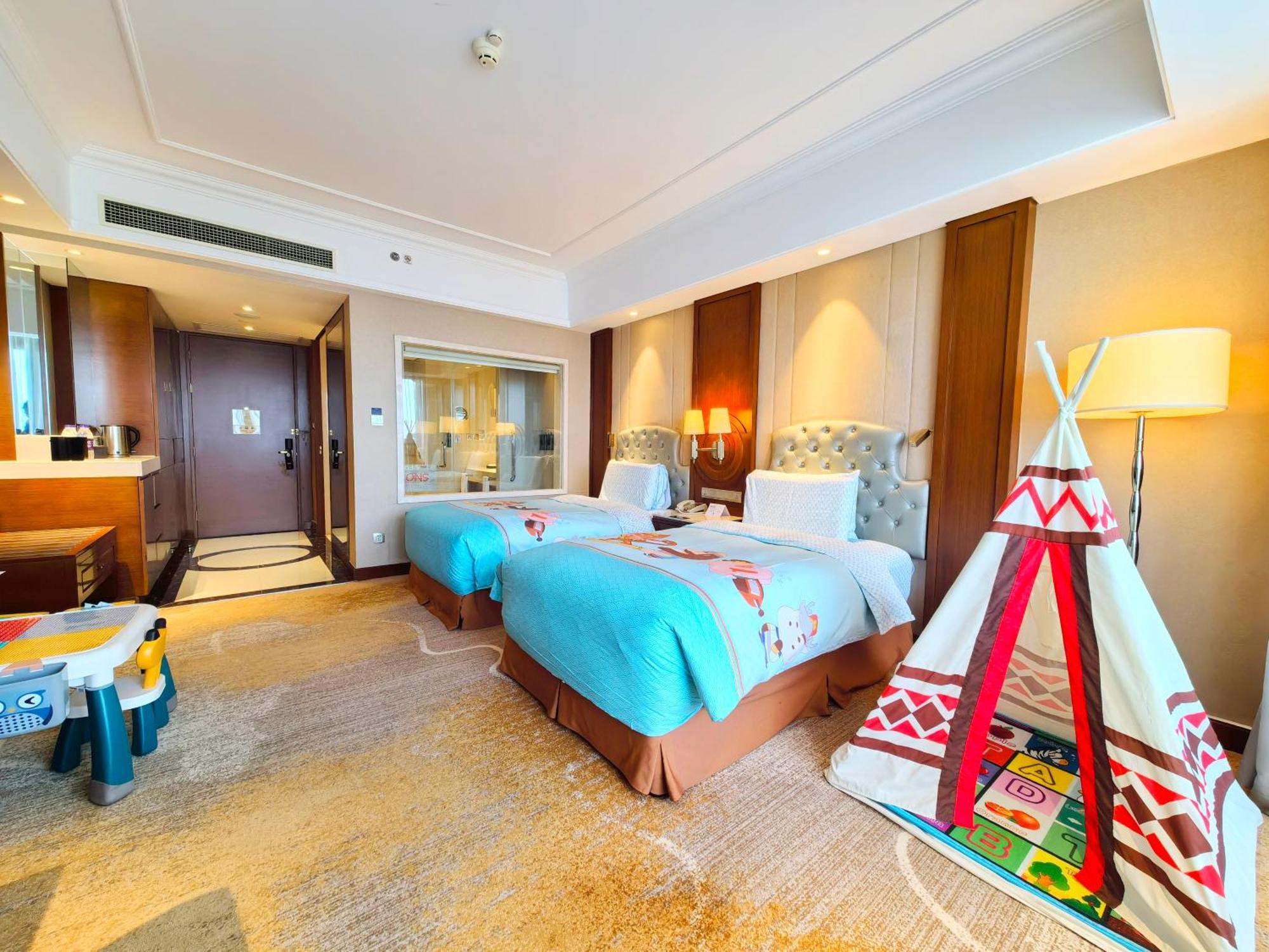 Отель Doubletree By Hilton Ningbo - Chunxiao Экстерьер фото