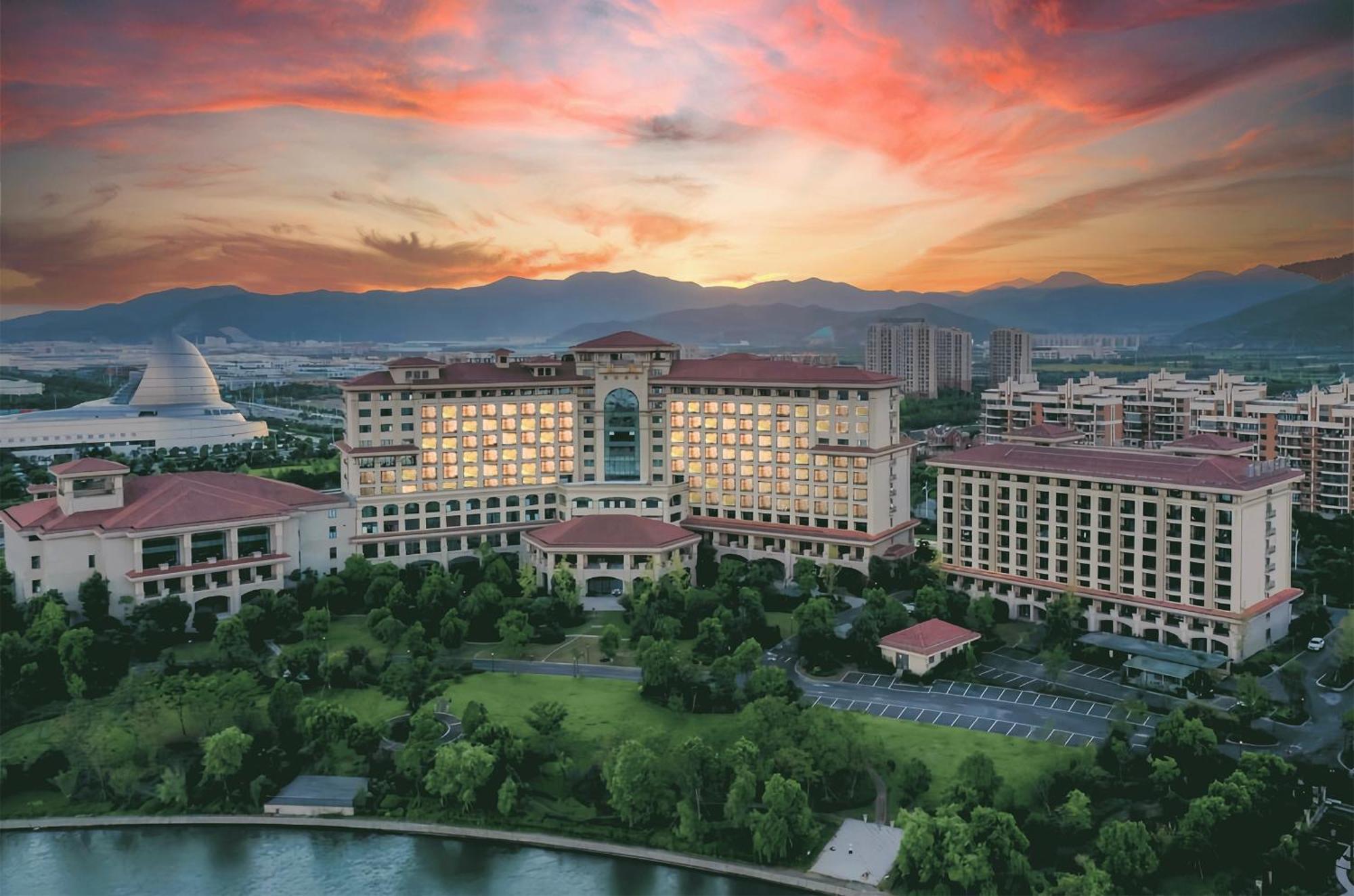Отель Doubletree By Hilton Ningbo - Chunxiao Экстерьер фото