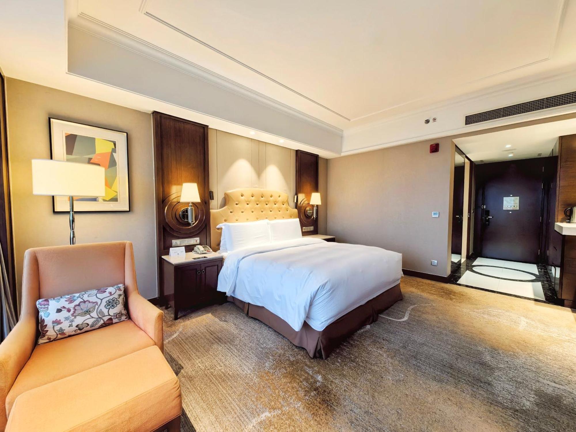 Отель Doubletree By Hilton Ningbo - Chunxiao Экстерьер фото