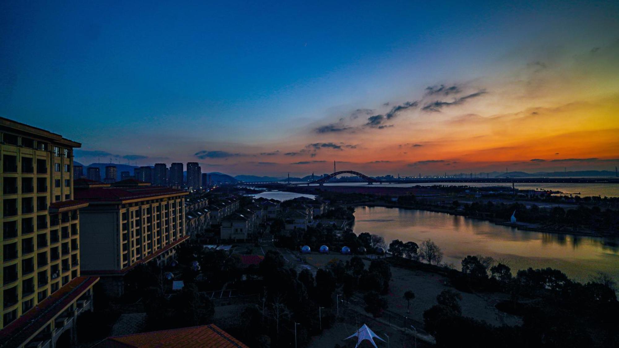 Отель Doubletree By Hilton Ningbo - Chunxiao Экстерьер фото